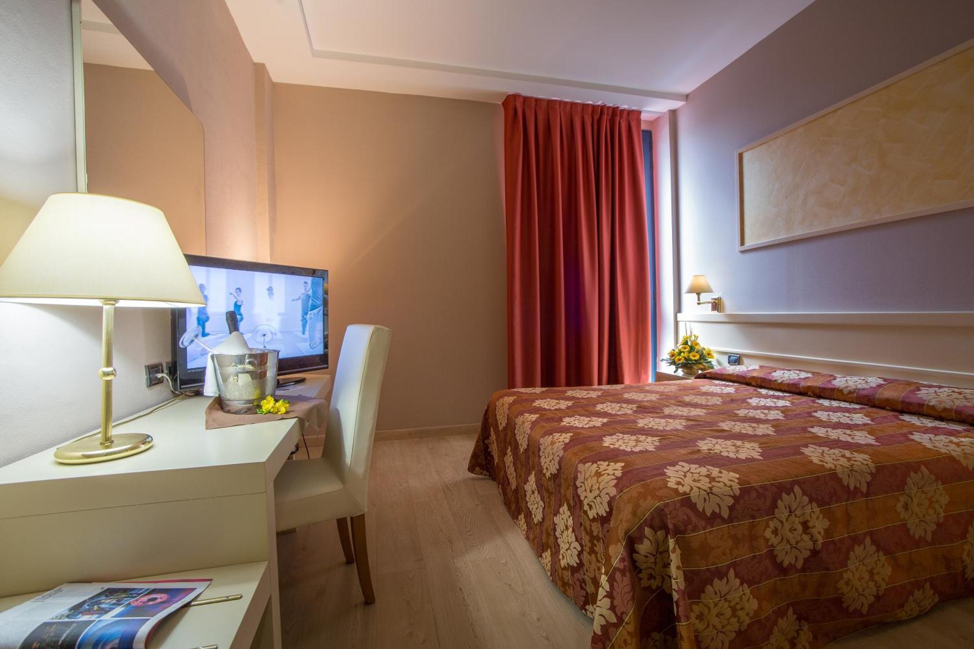 Euro Hotel Cascina Zimmer foto